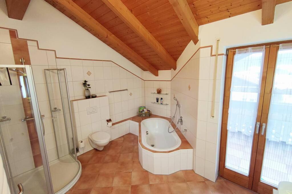 Judith'S Homestay Oneboredbar Regen Dış mekan fotoğraf
